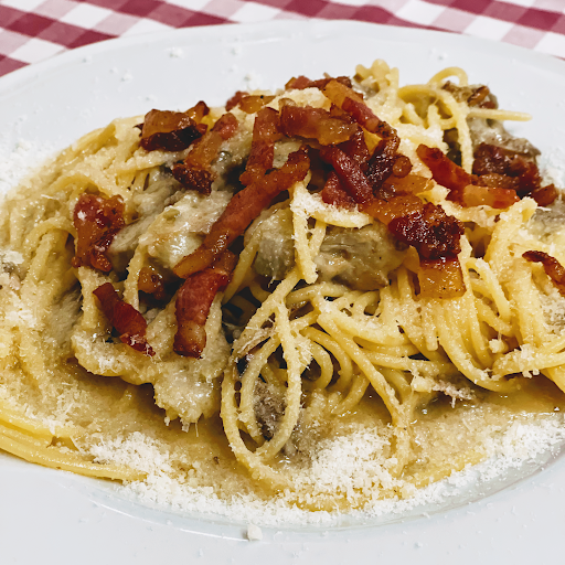 Spaghetti Rummo gluten free,pecorino cheese,Amatrice’s pig cheek and artichokes 🇮🇹Simply delicious! 🤤 Are you…