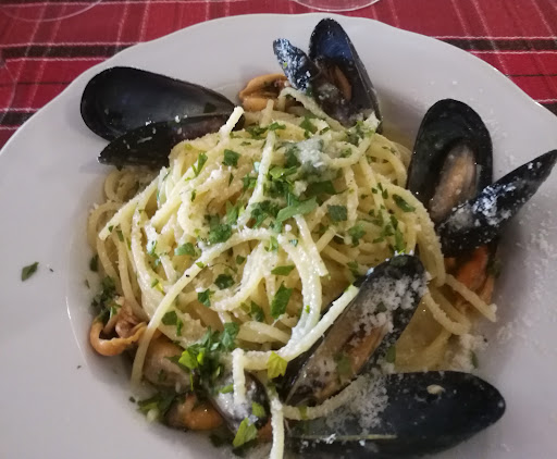 Piatto tipico Linguine cozze e pecorino Roman’s classics recipe Linguine pasta mussels and pecorino…