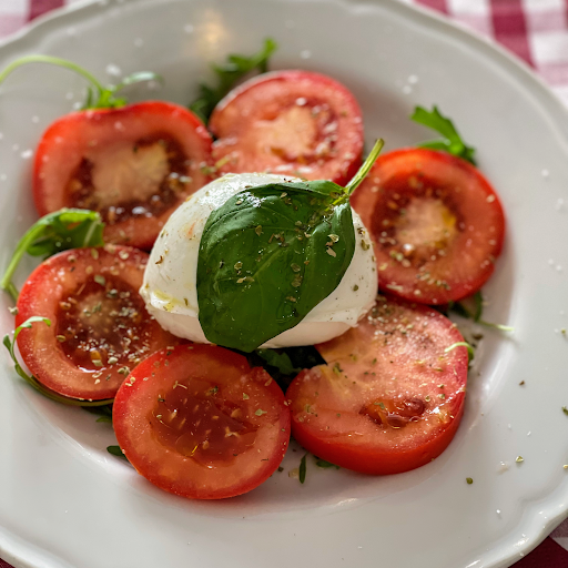 Temperature are getting What’s better then a fresh caprese? 🇮🇹