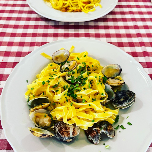 Fettuccine “Marcozzi” and clams 🇮🇹
